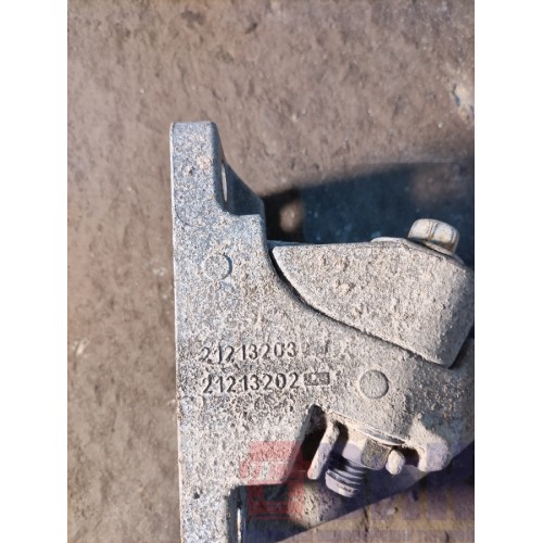 Кронштейн полукрыла (труба) Volvo FH 4 727184 задний задний (725)-2