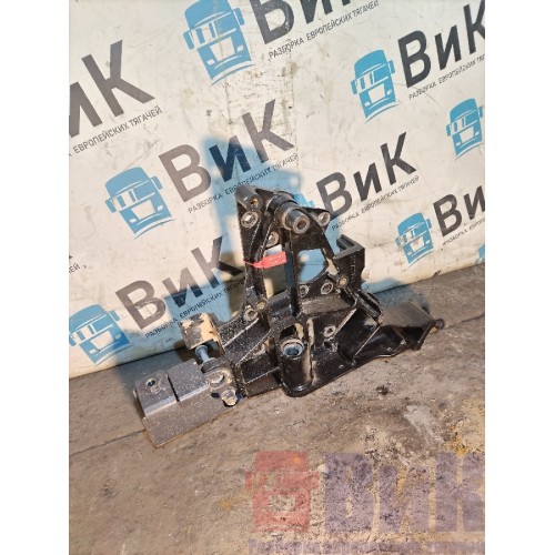 Кронштейн буксировочного крюка Volvo FH 4 727184 RH (599)