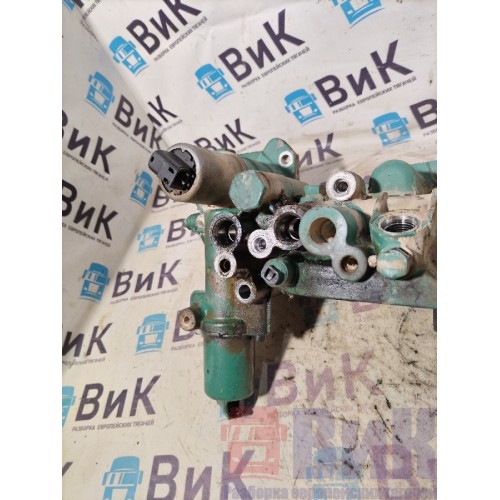 Корпус масляных фильтров Volvo FH 4 727184 D13K с клапанами (435)-1