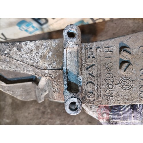 Кронштейн фары DAF 105 009863 LH с мел.деф. (061)-1