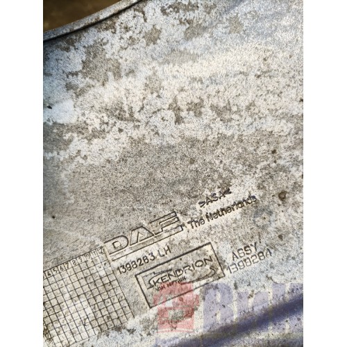 Накладка на фару DAF 105 943531 LH с мел.деф. (920)-3