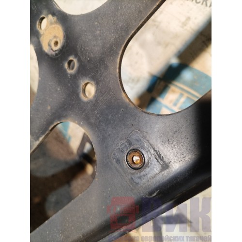 Кронштейн решетки радиатора Volvo FM 651145 с деф. (803)-2