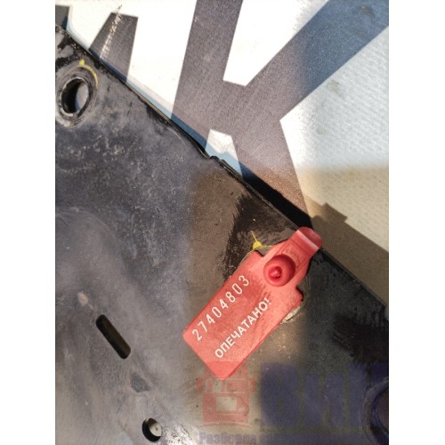 Кронштейн решетки радиатора Volvo FM 651145 с деф. (803)-1