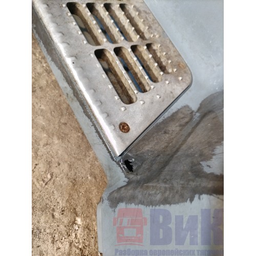 Подножка основная DAF 105 943531 LH в сборе с деф. (705)-4