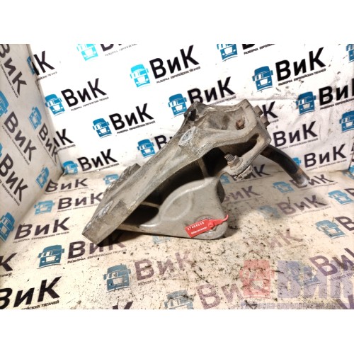 Кронштейн кабины Volvo FH12 214752 передний в сборе (526)