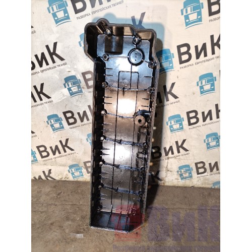 Крышка клапанная Volvo FH12 214752 D12D с деф. (161)-5