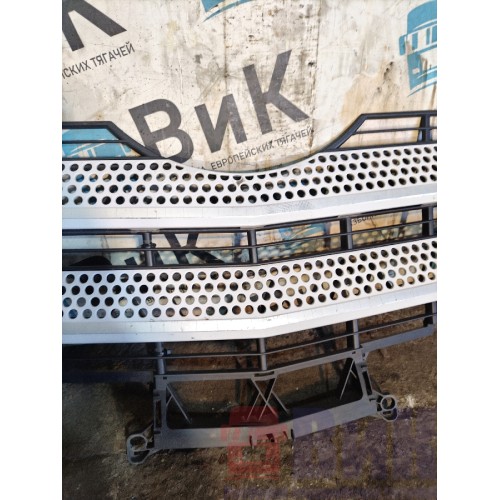 Решетка радиатора Mercedes Actros MP4 717724 (087)-5