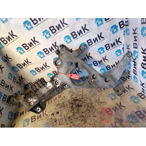 Кронштейн передней откидной подножки Mercedes Actros MP4 717724 LH (082)