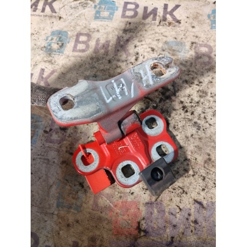 Петля двери Volvo FH 4 732456 нижняя LH (245)-2