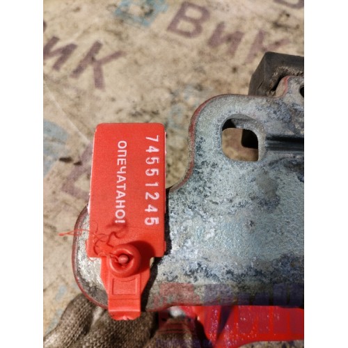 Петля двери Volvo FH 4 732456 нижняя LH (245)-1