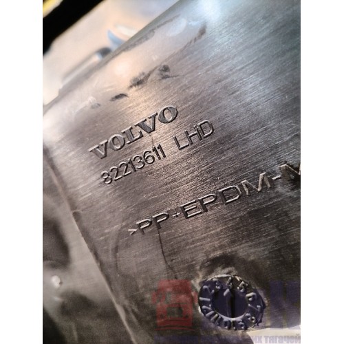 Накладка на торпедо Volvo FH 4 732456 (375)-11