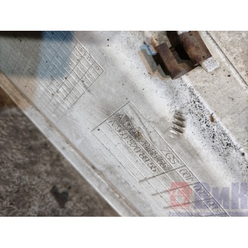 Спойлер боковой Mercedes Actros MP4 717724 с кронштейнами деф. LH (437)-2