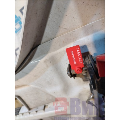 Спойлер боковой Mercedes Actros MP4 717724 с кронштейнами деф. LH (437)-5