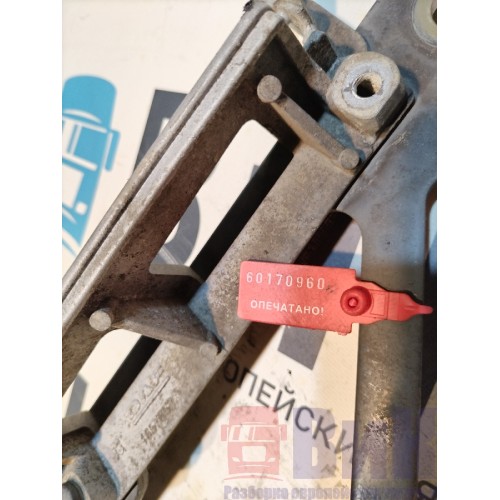 Кронштейн подножки решетки радиатора DAF 85 CF 175314 в сборе (960)-3