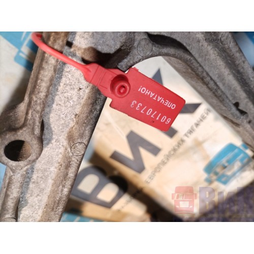 Кронштейн глушителя/крыла Volvo FH 4 732456 RH (733)-2