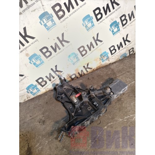 Кронштейн буксировочного крюка Volvo FH 4 732456 LH в сборе (731)