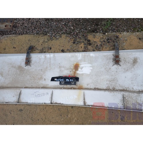 Спойлер кабины Volvo верхний (724)-1