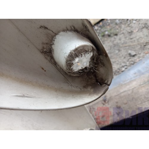 Спойлер кабины Volvo верхний с деф. (738)-7