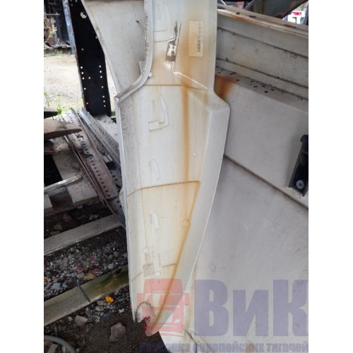 Спойлер кабины Volvo верхний с деф. (738)-9