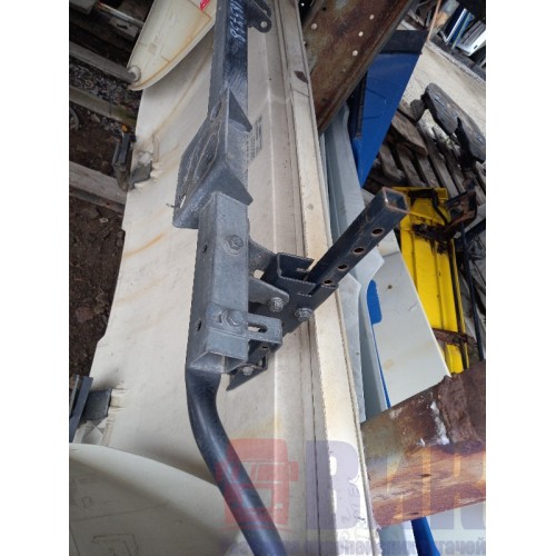 Спойлер кабины Volvo верхний с деф. (738)-15