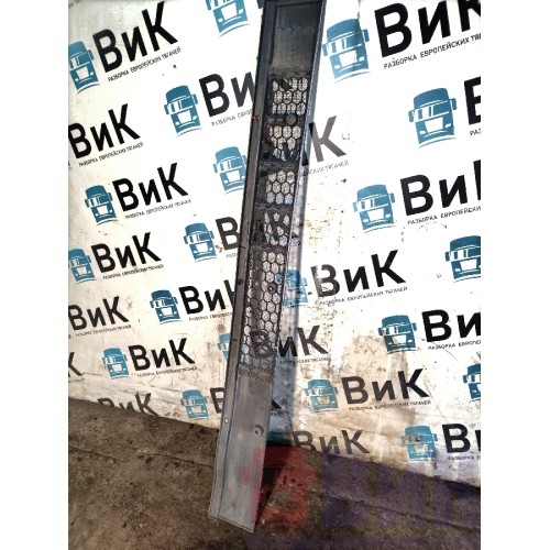 Решетка воздухозаборника MAN TGA 458073 ш.к. с мел.деф. (145)-4