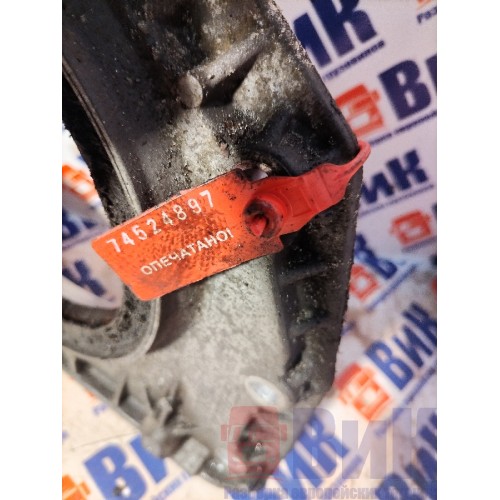 Крышка сальника коленвала передняя (крышка лобовая) Renault T 007618 DTI 11 (897)-2