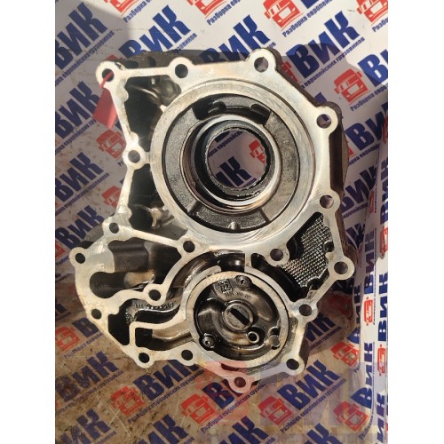 Крышка КПП DAF 105 961218 12S2333 ZF передняя с насосом (430)-1