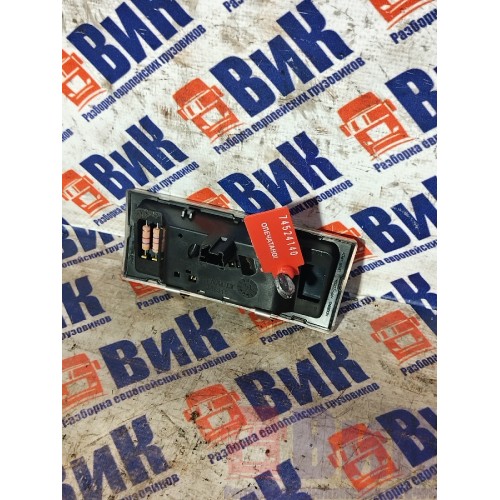 Плафон салона Renault T 002550 (140)-3