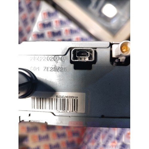 Магнитола Renault T 002550 с пультом (223)(201)-1