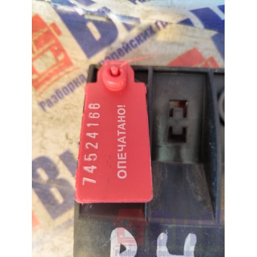 Кронштейн жабо Renault T 002550 RH (166)-1