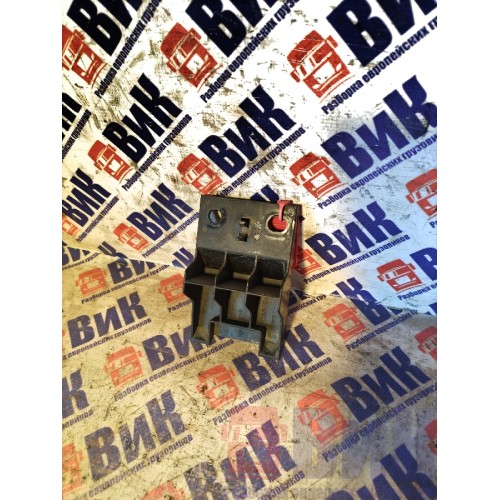 Кронштейн жабо Renault T 002550 RH (166)-3