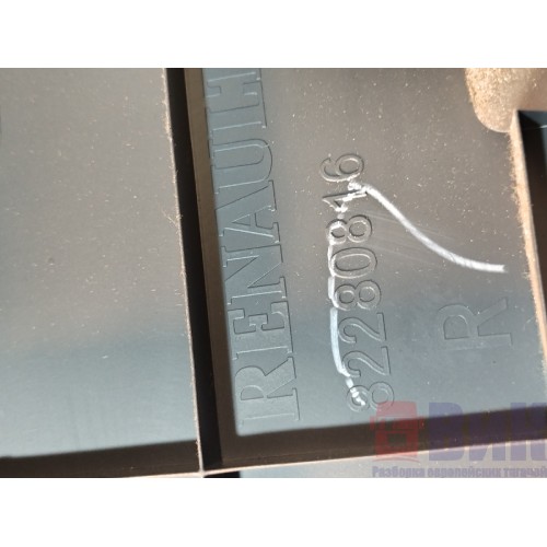 Накладка инструментального ящика Renault T 002550 RH (152)-1