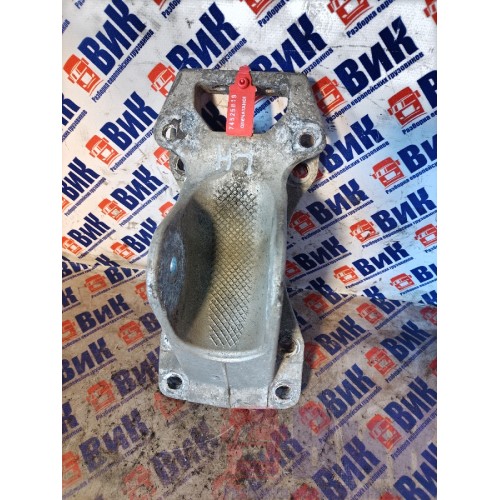 Кронштейн кабины Volvo FH 13 103098 передний LH (819)