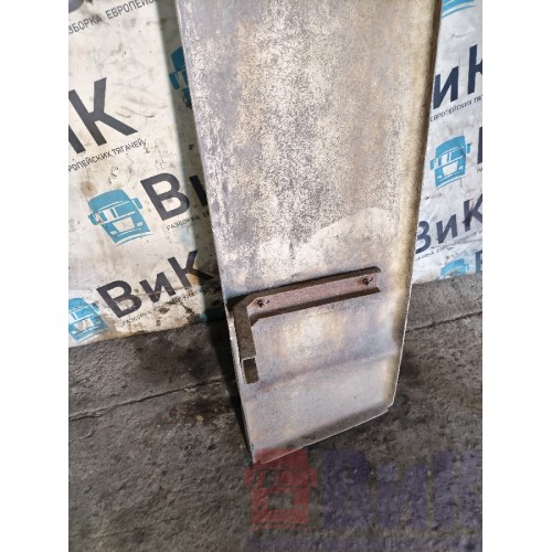 Спойлер кабины DAF 95 505586 основной нижний RH с деф. (685)-2