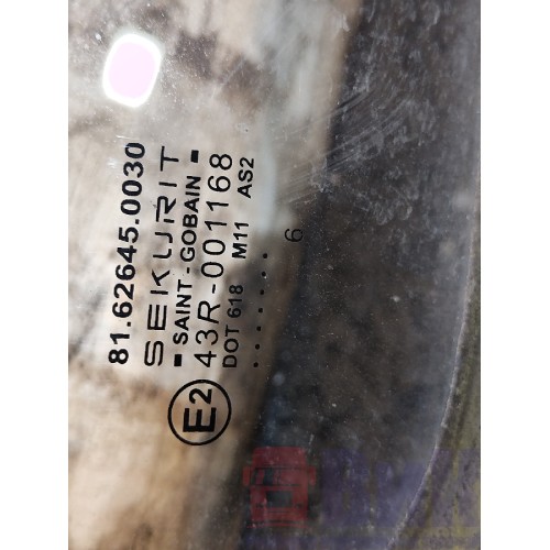 Стекло двери (основное) MAN TGA 460698 ш.к. RH (080)-4