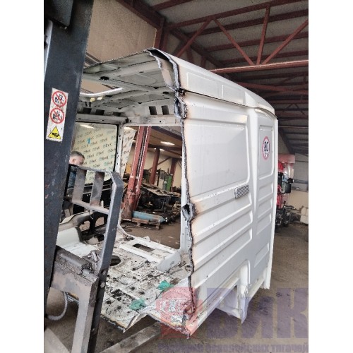 Часть кабины MAN TGA 460698 ш.к. (065)-5