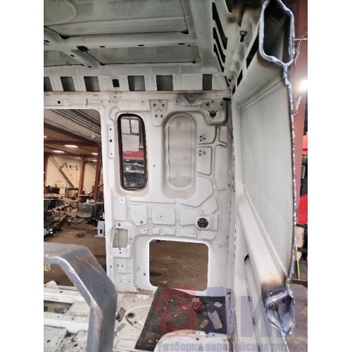 Часть кабины MAN TGA 460698 ш.к. (065)-7