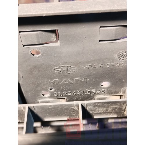 Рамка электроразъемов MAN TGA 460698 ш.к. (790)-3