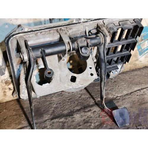 Блок педалей MAN TGA 460698 ш.к. в сборе (789)-4