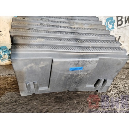 Крышка ящика АКБ Scania P340 058944 DC12 с деф. (057)-3