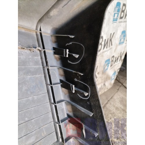 Крышка ящика АКБ Iveco Stralis 380549 деф. (012)-4