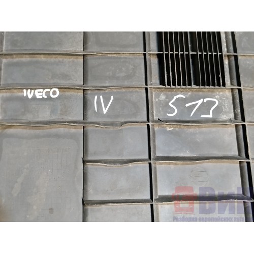 Крышка ящика АКБ Iveco Stralis 380549 деф. (012)-7