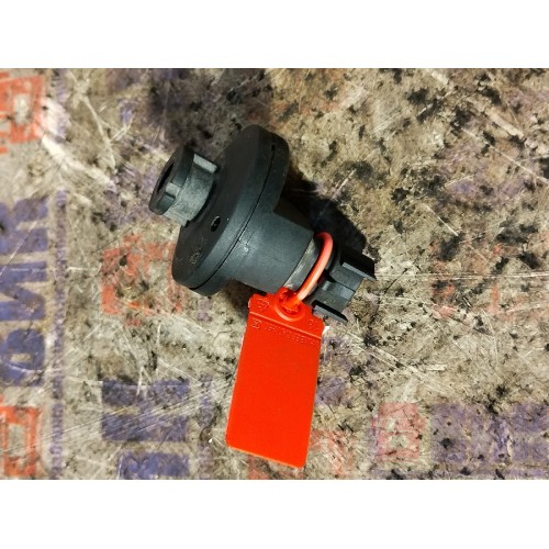 Датчик давления воздуха Iveco Stralis 380549 (в корпус воздушного фильтра) (553)-2