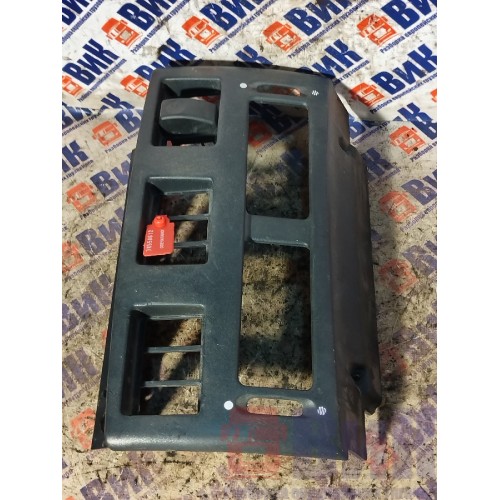 Накладка на торпедо (централ.часть под воздуховод) DAF 105 015999 (612)-1