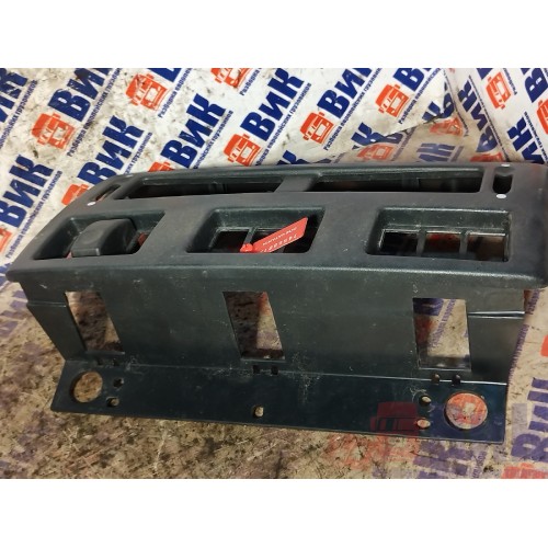 Накладка на торпедо (централ.часть под воздуховод) DAF 105 015999 (612)-6