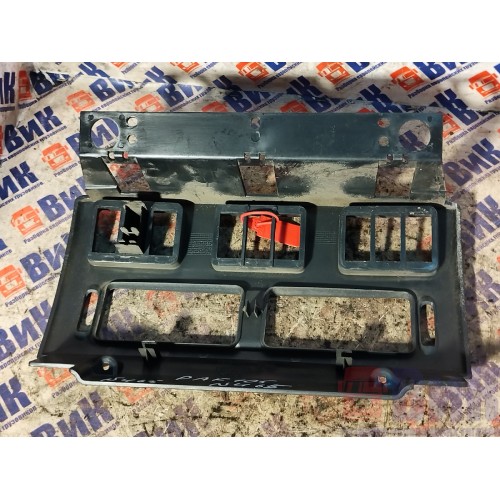 Накладка на торпедо (централ.часть под воздуховод) DAF 105 015999 (612)-2