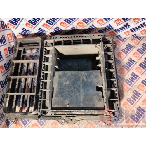 Рамка электроразъемов MAN TGA у.к. н.к. с крышкой (605)-2