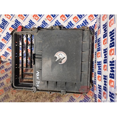 Рамка электроразъемов MAN TGA у.к. н.к. с крышкой (605)-3