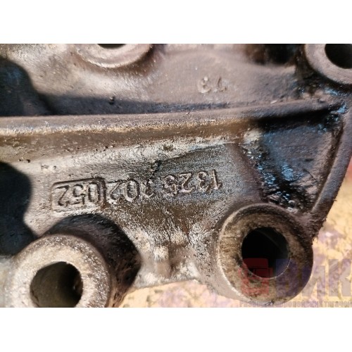 Крышка КПП Iveco Stralis 380549 ZF передняя с насосом (476)-4