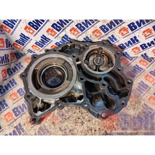 Крышка КПП Iveco Stralis 380549 ZF передняя с насосом (476)-6